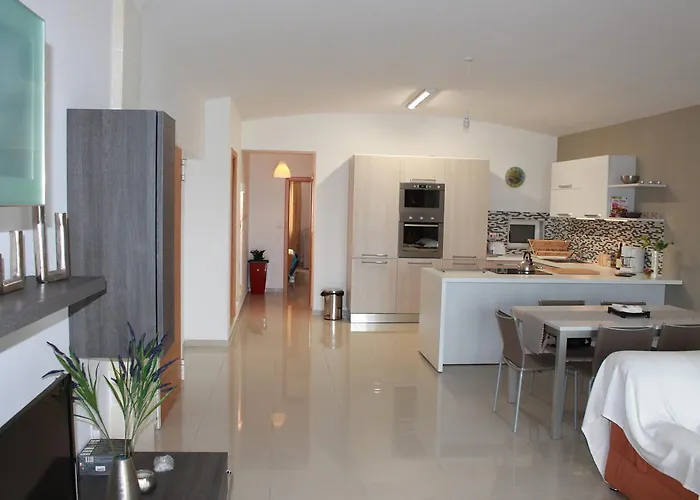 Апартаменты Fully Airconditioned With Open Views In Nadur, Gozo Надур